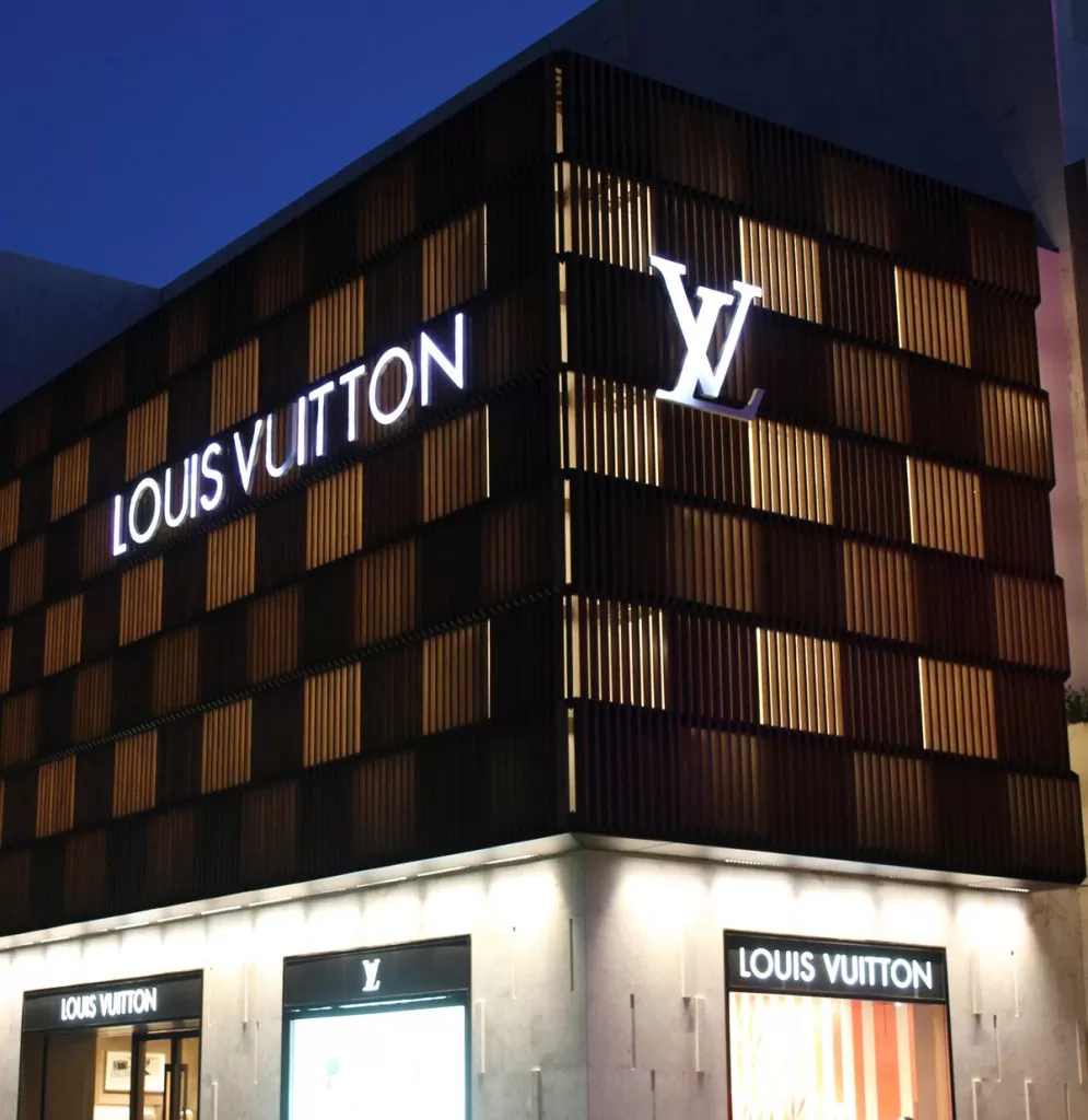 Louis Vuitton fills its facades with colour - HIGHXTAR.